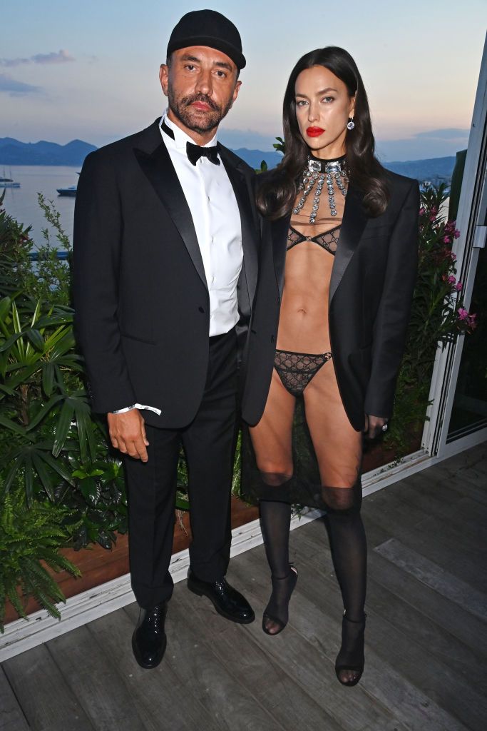 Și-a uitat hainele acasă?! Irina Shayk, aproape dezbrăcată pe covorul roșu la Cannes! Cum a apărut _43