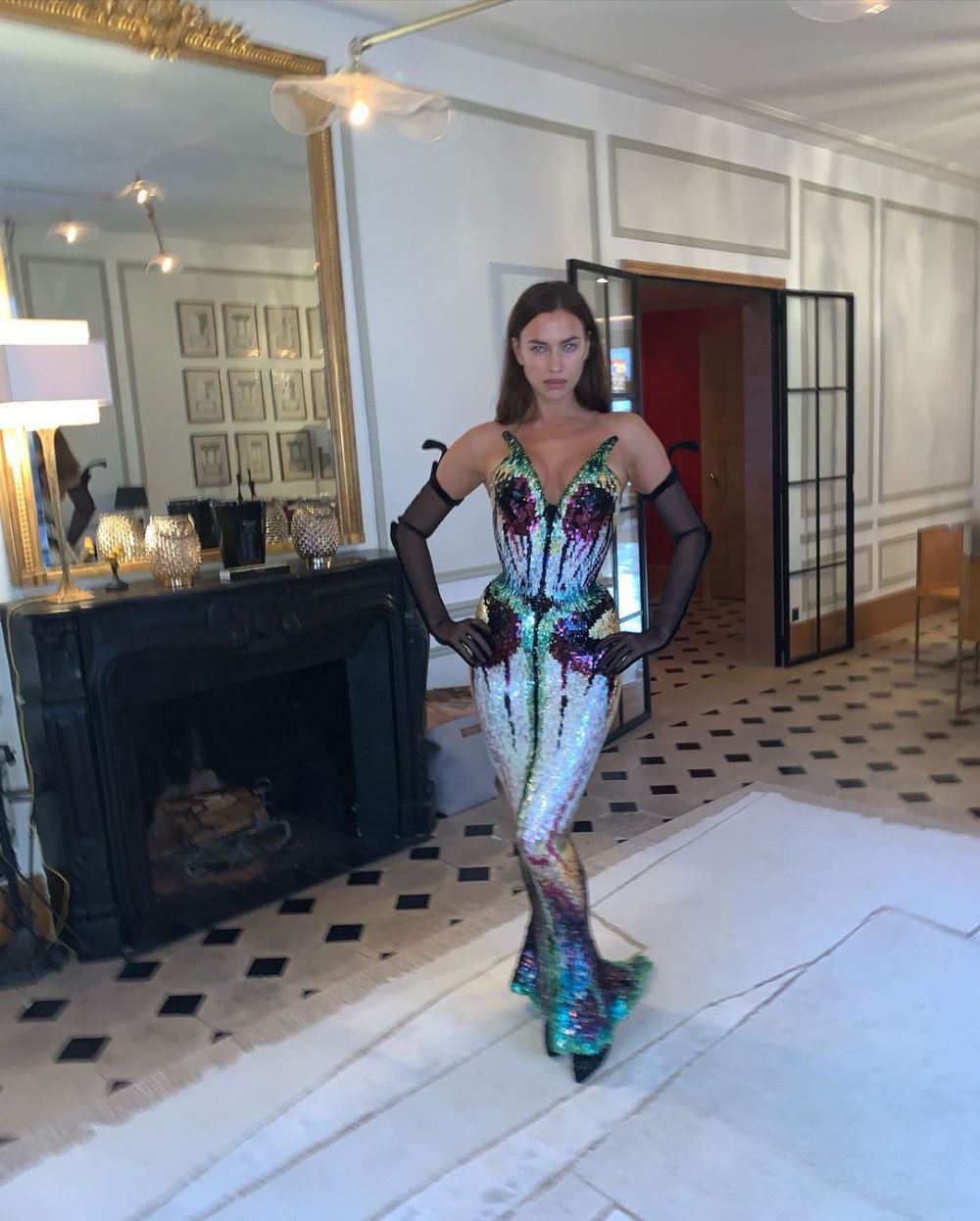 Și-a uitat hainele acasă?! Irina Shayk, aproape dezbrăcată pe covorul roșu la Cannes! Cum a apărut _75