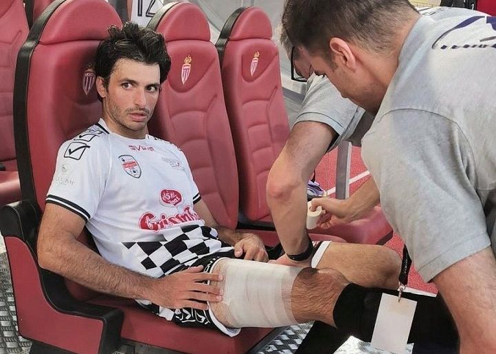 Emoții pentru Ferarri! Carlos Sainz s-a accidentat la un meci caritabil de fotbal chiar înaintea Grad Prix-ului de la Monaco _8