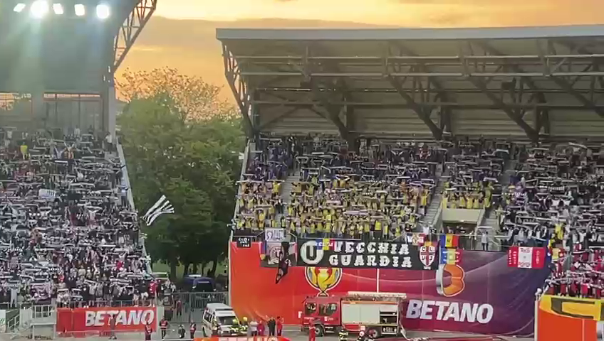 Atmosferă nebună la Sepsi - 'U' Cluj! Stadionul s-a împărțit în trei culori: roșu, alb și negru_23