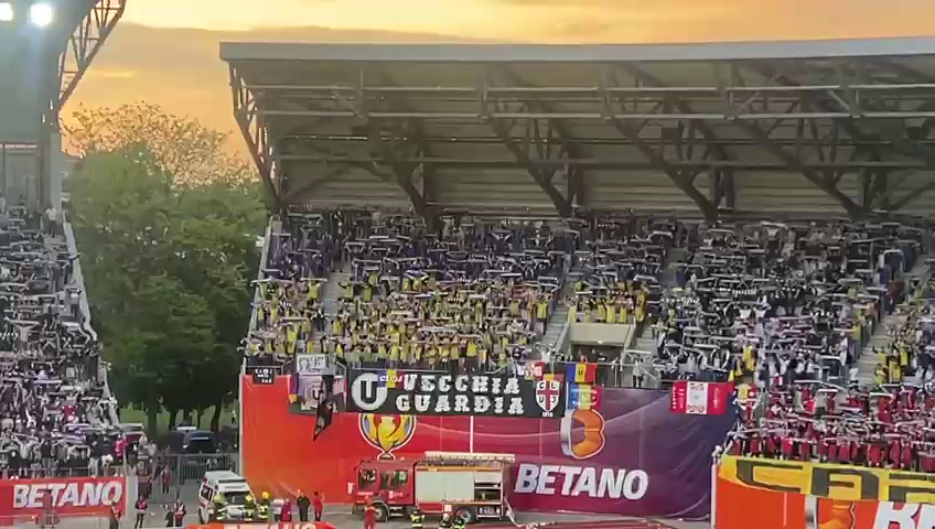 Atmosferă nebună la Sepsi - 'U' Cluj! Stadionul s-a împărțit în trei culori: roșu, alb și negru_25