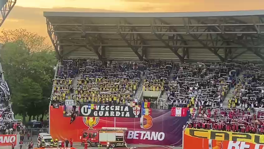 Atmosferă nebună la Sepsi - 'U' Cluj! Stadionul s-a împărțit în trei culori: roșu, alb și negru_26