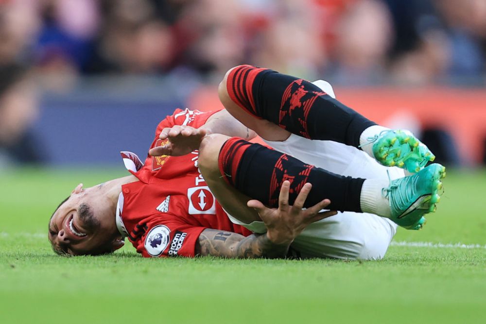 Pierdere importantă pentru Manchester United! Un star al echipei a fost scos pe targă, în lacrimi, în urma unei accidentări teribile_1
