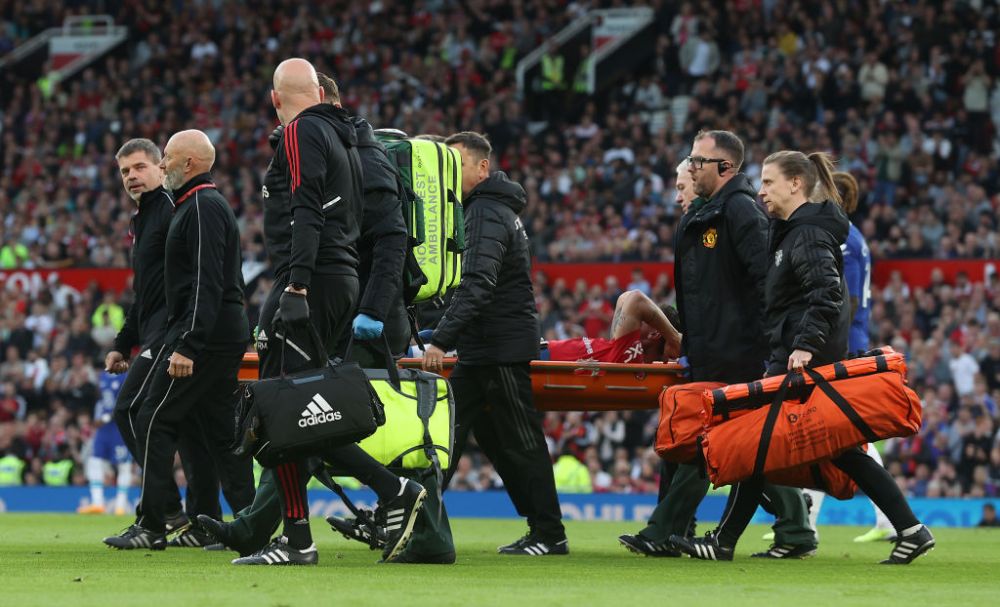 Pierdere importantă pentru Manchester United! Un star al echipei a fost scos pe targă, în lacrimi, în urma unei accidentări teribile_12