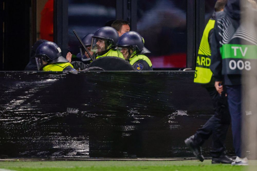 43 de suporteri ai AZ Alkmaar, interzişi pe stadion după incidentele de la meciul cu West Ham_1