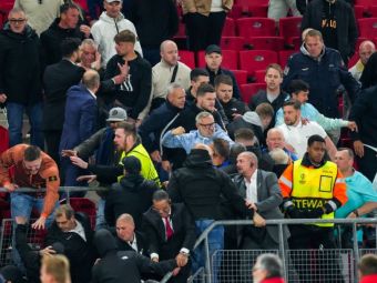 
	43 de suporteri ai AZ Alkmaar, interzişi pe stadion după incidentele de la meciul cu West Ham
