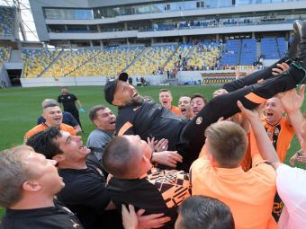 
	Șahtior Donețk e campioana Ucrainei după un meci cu 6 eliminați și merge direct în grupele Champions League! Dezastru la Dinamo Kiev, echipa lui Mircea Lucescu
