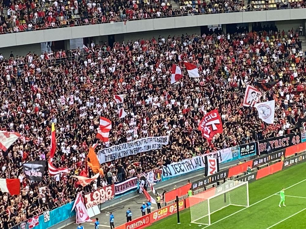 Dinamoviștii, banner cu venin trimis spre fanii lui FC Argeș _2