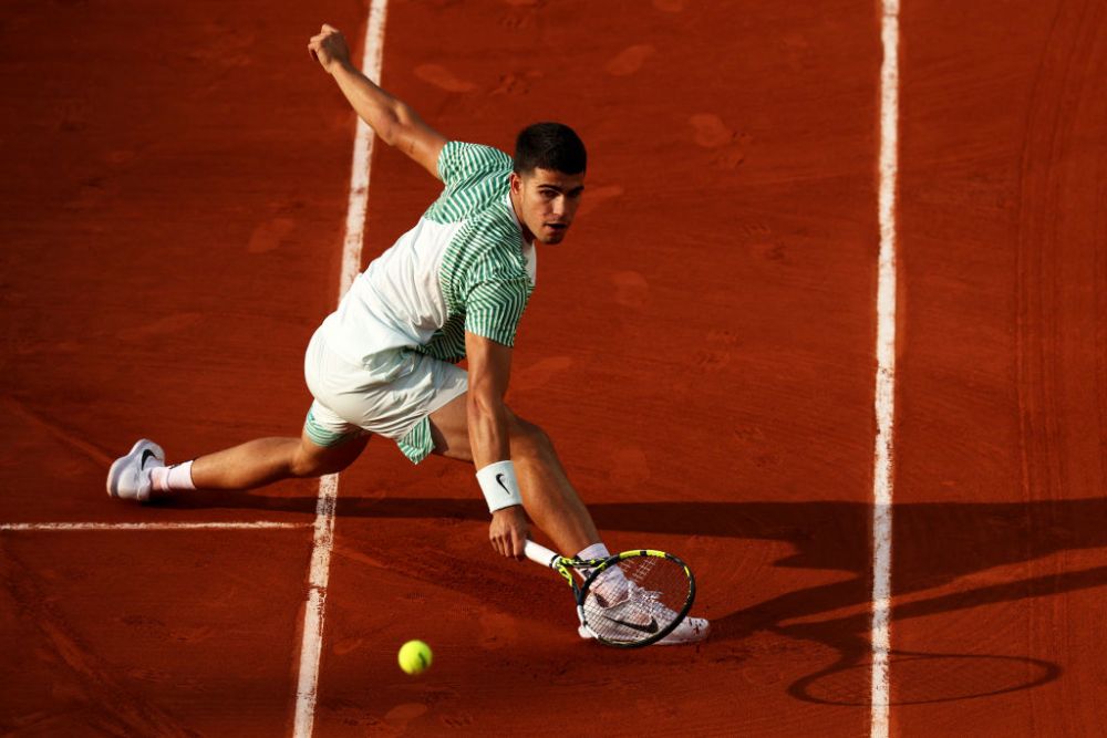 L-a făcut uitat pe Federer! „Regele fileului”, Alcaraz a încântat publicul parizian, în prima victorie la Roland Garros 2023 _40