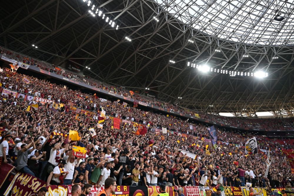 Două la preț de unul! Imagini incredibile cu fanii Romei intrând câte doi pe un singur bilet la stadion _6