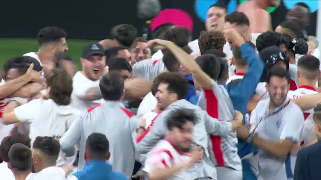 Imaginile bucuriei, după finala Europa League! Sevilla a câștigat grație maestrului Bono, iar fanii au intrat pe teren_13