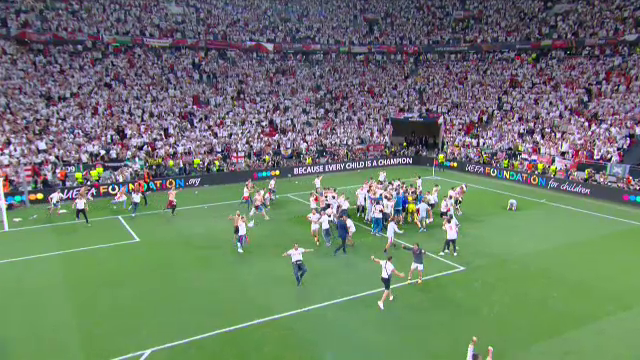 Imaginile bucuriei, după finala Europa League! Sevilla a câștigat grație maestrului Bono, iar fanii au intrat pe teren_32