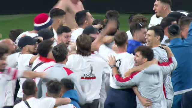 Imaginile bucuriei, după finala Europa League! Sevilla a câștigat grație maestrului Bono, iar fanii au intrat pe teren_10