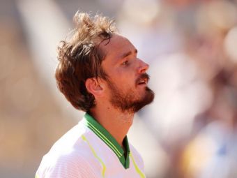 
	Eliminat în primul tur, Daniil Medvedev acuză Roland Garros că i-ar favoriza pe Alcaraz și Tsitsipas
