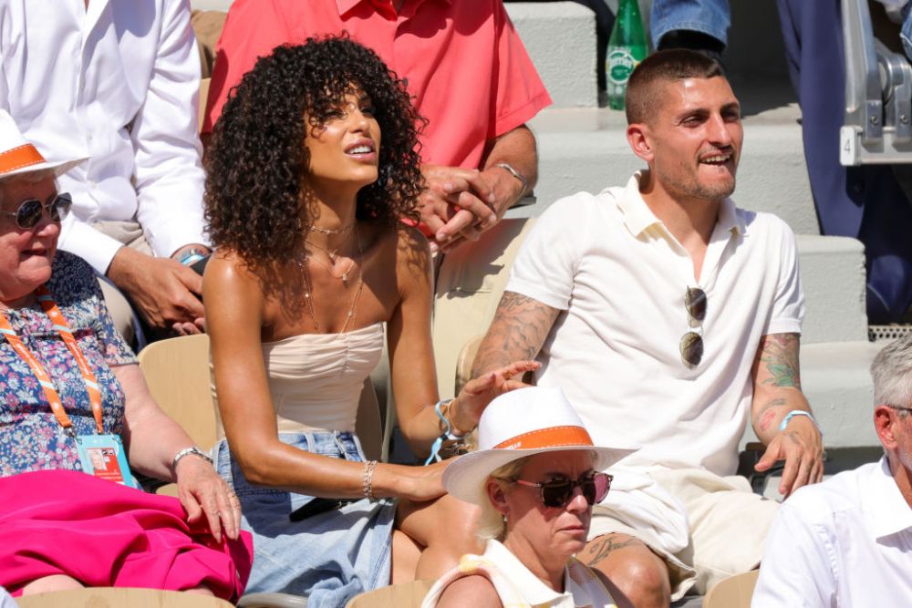 Nu s-a uitat nimeni la el! Superstarul lui PSG, eclipsat de soția model la meciul lui Novak Djokovic de la Roland Garros _65