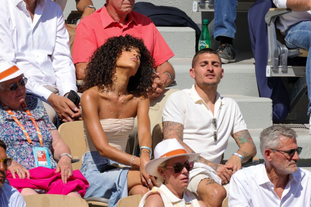 Nu s-a uitat nimeni la el! Superstarul lui PSG, eclipsat de soția model la meciul lui Novak Djokovic de la Roland Garros _70