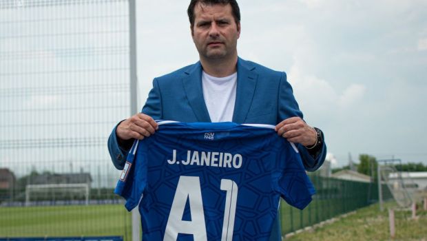 
	FCU Craiova și-a prezentat noul antrenor: &quot;Pentru noi este JJ. Sau Jiji. Jiji, nu Gigi&quot;
