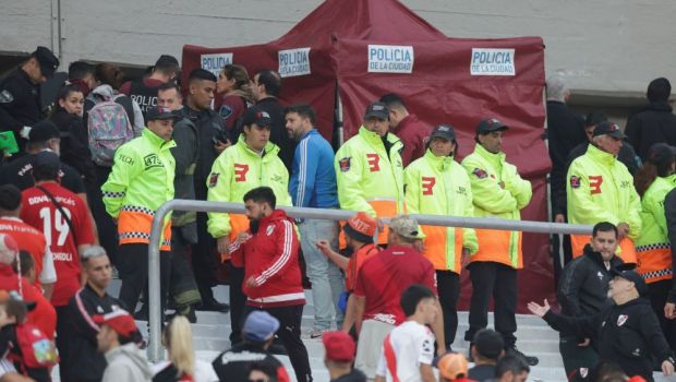 
	Tragedie în Argentina! Un suporter al lui River Plate a murit după ce a căzut din tribună
