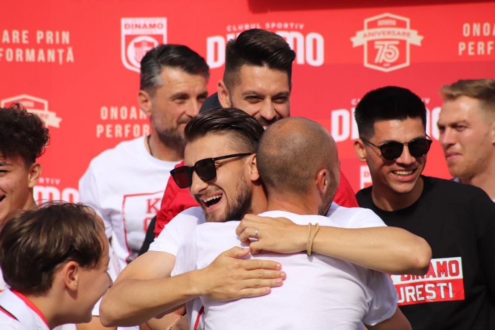 Sărbătoare în Ștefan cel Mare! Ovidiu Burcă și jucătorii, petrecere „acasă” cu mii de fani după ce Dinamo a promovat  _7