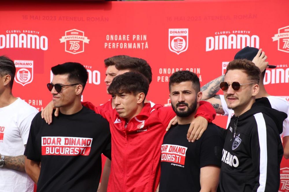 Sărbătoare în Ștefan cel Mare! Ovidiu Burcă și jucătorii, petrecere „acasă” cu mii de fani după ce Dinamo a promovat  _9