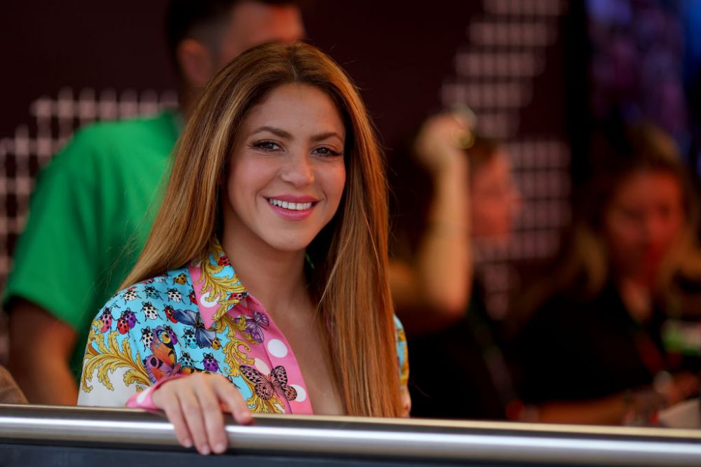 Nu a stat mult departe! Shakira, surprinsă în Barcelona într-o fustă mini și cu sutienul la vedere: „E plăcut să mă întorc!”_9