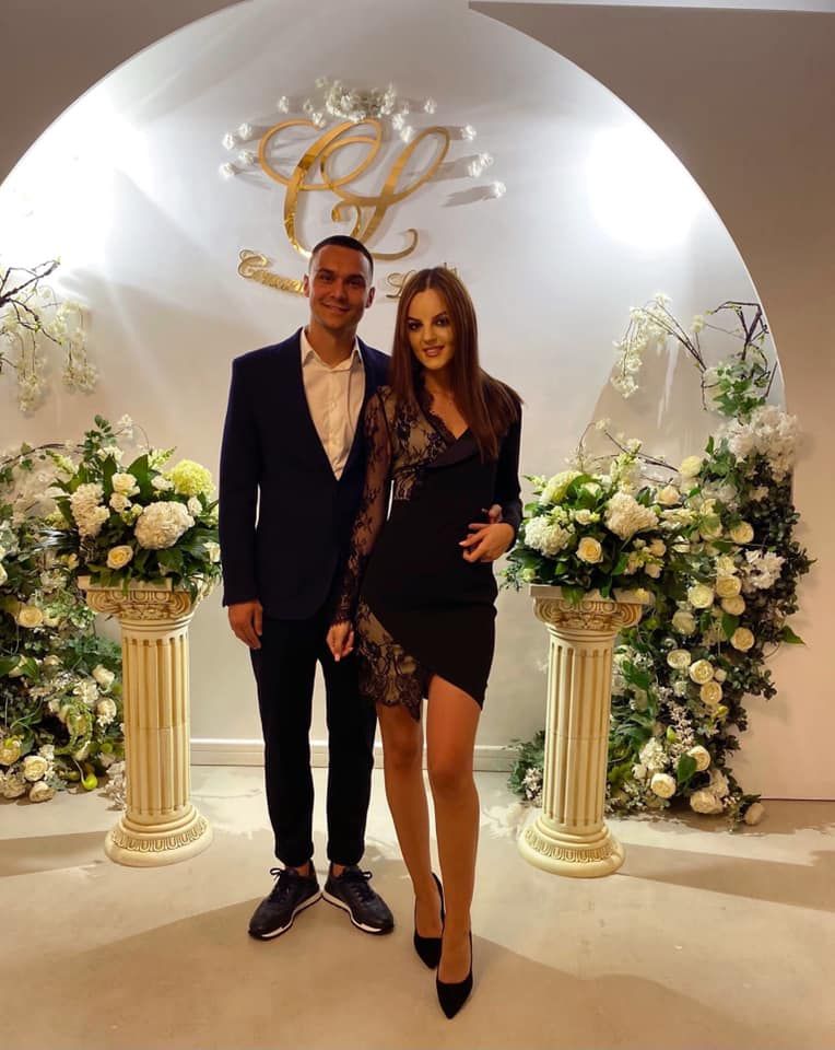 Adrian Șut s-a căsătorit și nu a uitat de FCSB nici în ziua nunții! Soția închizătorului a fost de o frumusețe rară_10
