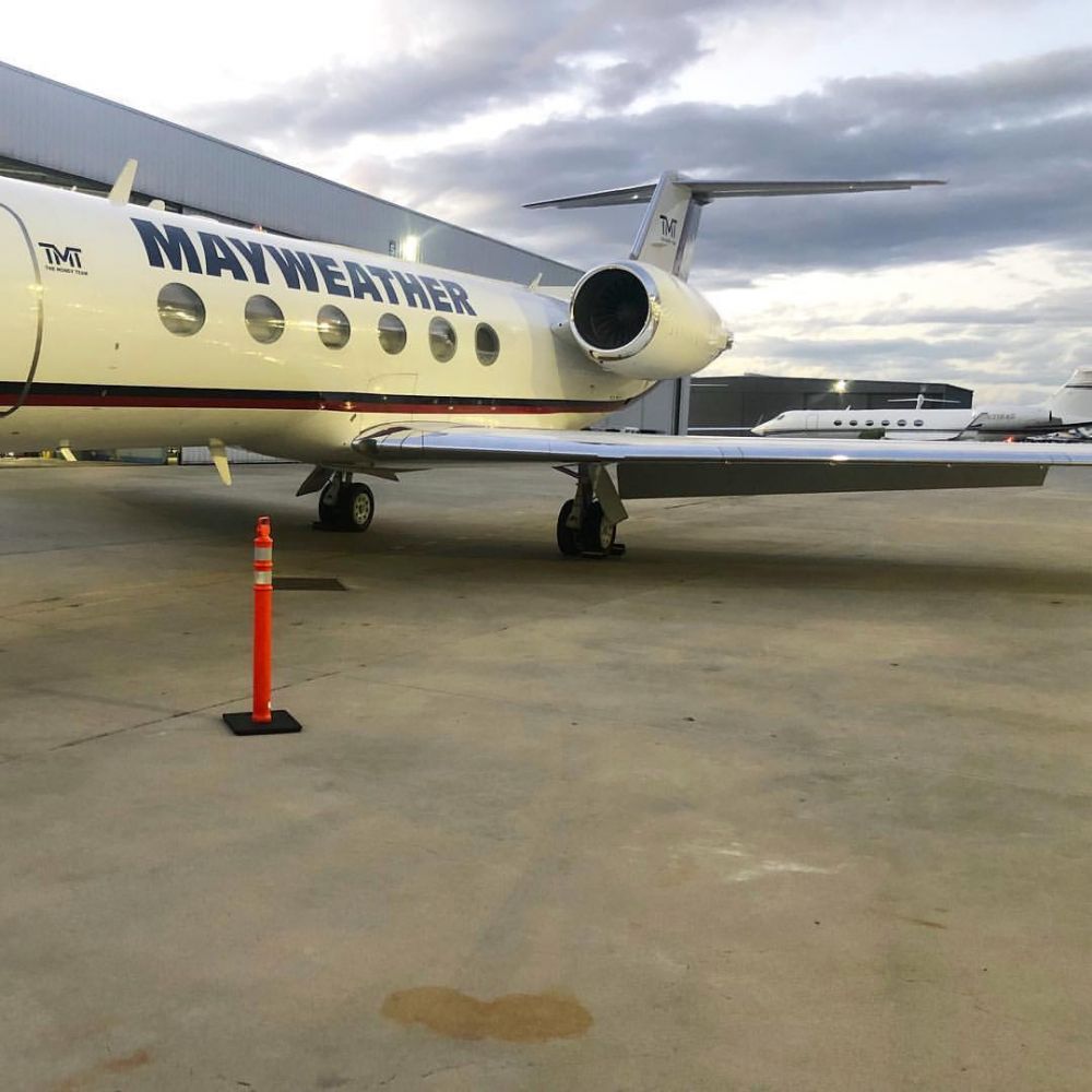 Floyd Mayweather are avion privat în valoare de 50 milioane dolari. Imagini spectaculoase cu aeronava inscripționată cu numele său_14