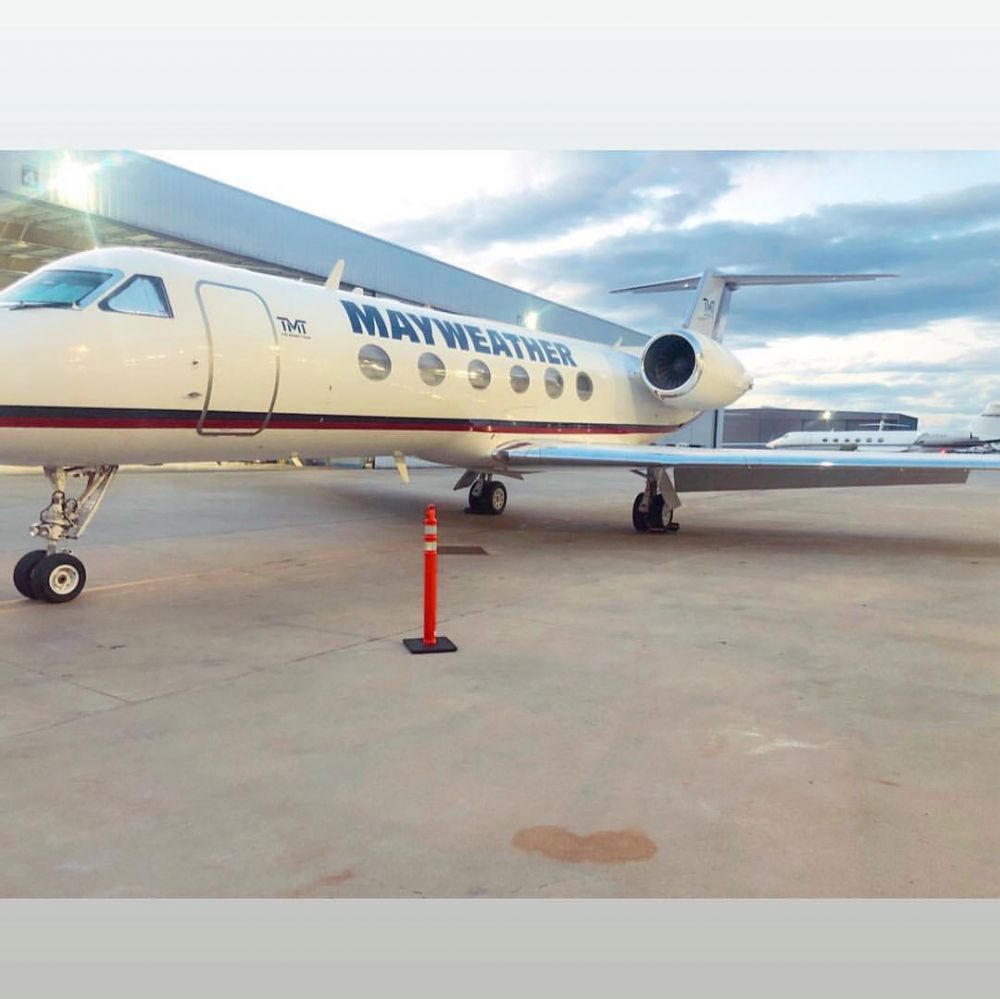 Floyd Mayweather are avion privat în valoare de 50 milioane dolari. Imagini spectaculoase cu aeronava inscripționată cu numele său_17
