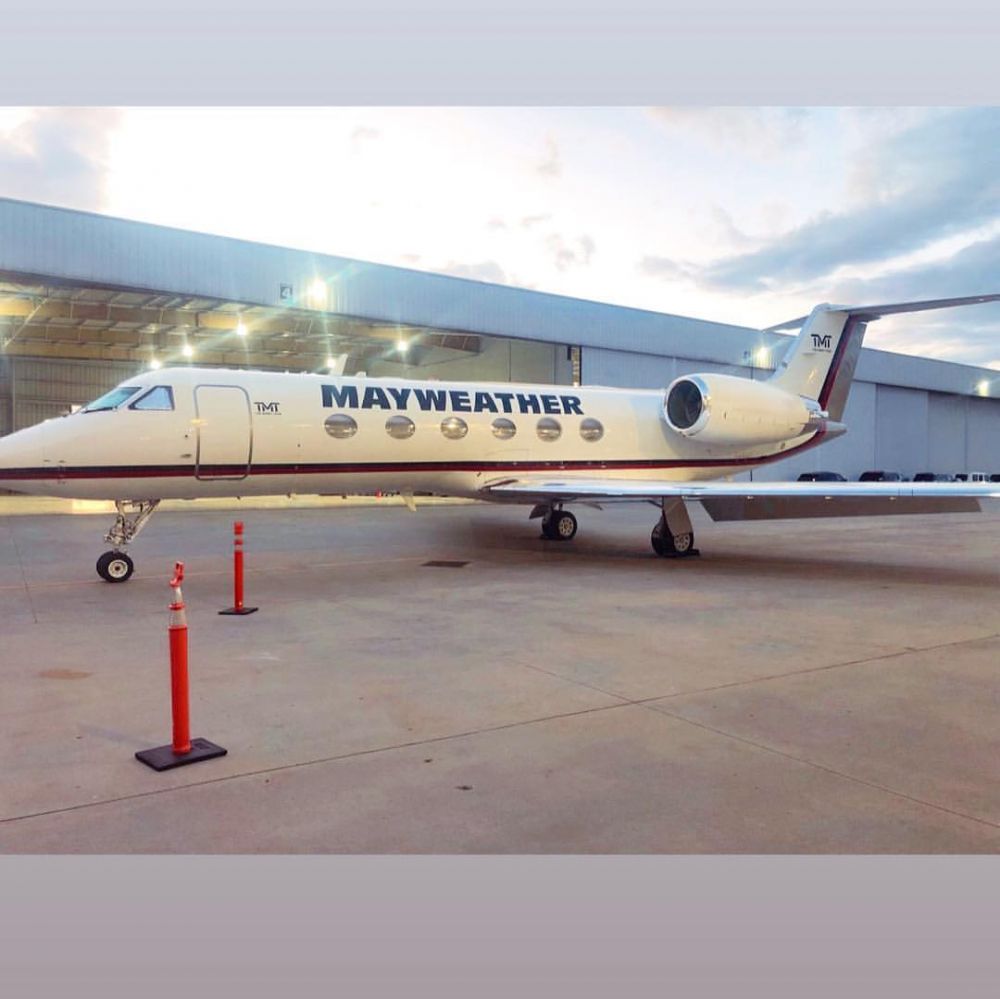 Floyd Mayweather are avion privat în valoare de 50 milioane dolari. Imagini spectaculoase cu aeronava inscripționată cu numele său_18