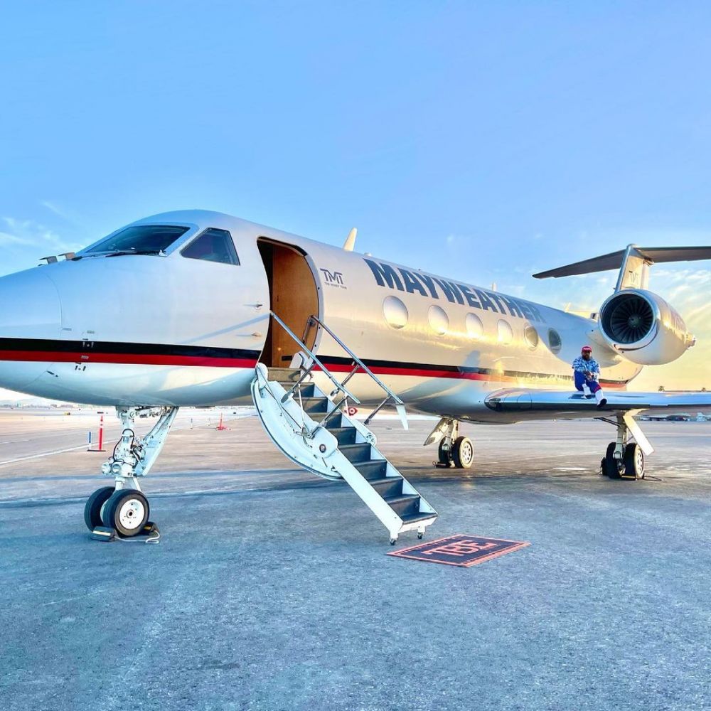 Floyd Mayweather are avion privat în valoare de 50 milioane dolari. Imagini spectaculoase cu aeronava inscripționată cu numele său_7