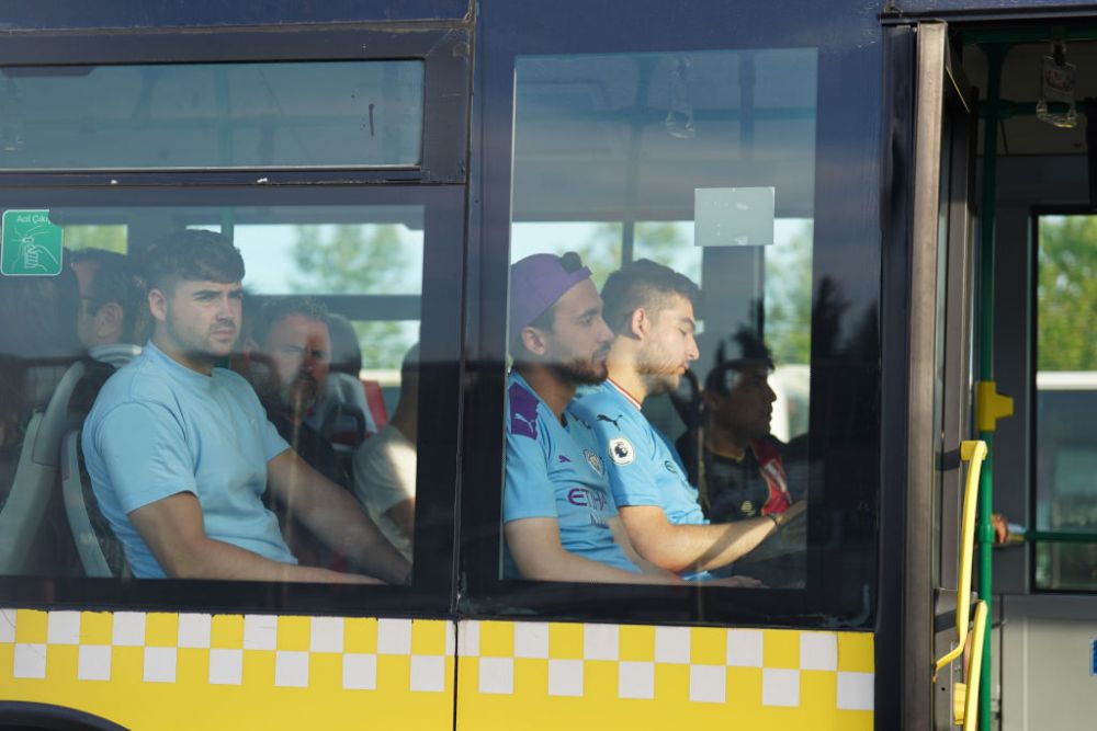 Nebunie la Istanbul înaintea finalei Champions League! Fanii lui City au coborât din autobuze și au plecat pe jos spre stadion_4