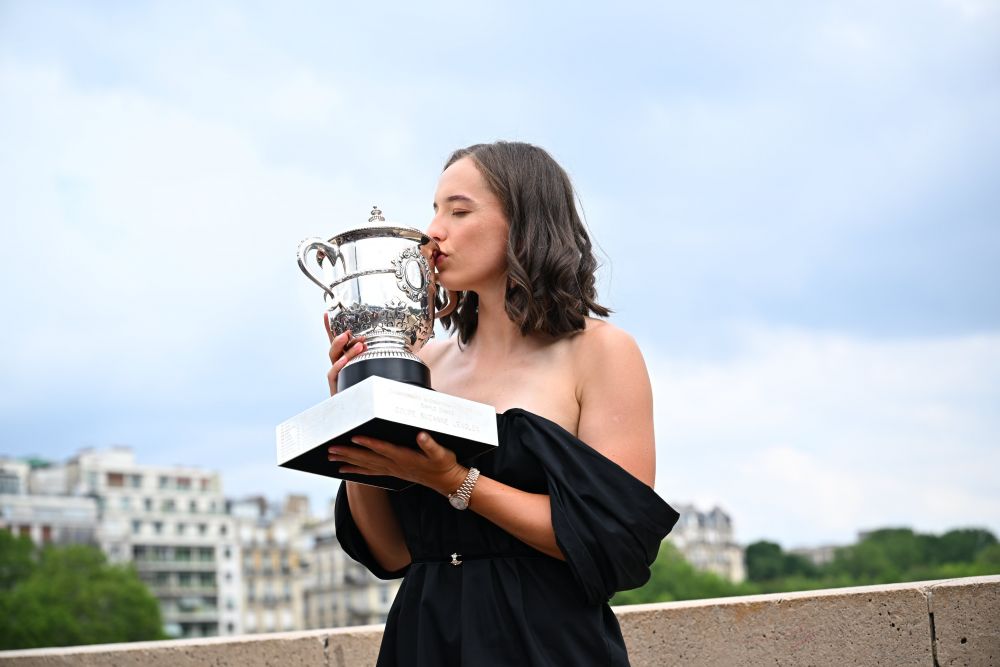 Iga Swiatek, campioană și în plan vestimentar! Cum și-a prezentat al treilea trofeu câștigat la Roland Garros_4