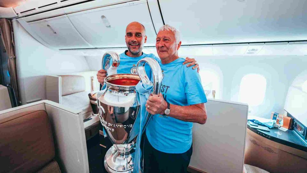 Cele mai tari imagini cu superstarurile lui Manchester City! Cum s-au bucurat jucătorii în avion, după ce au câștigat UCL_1