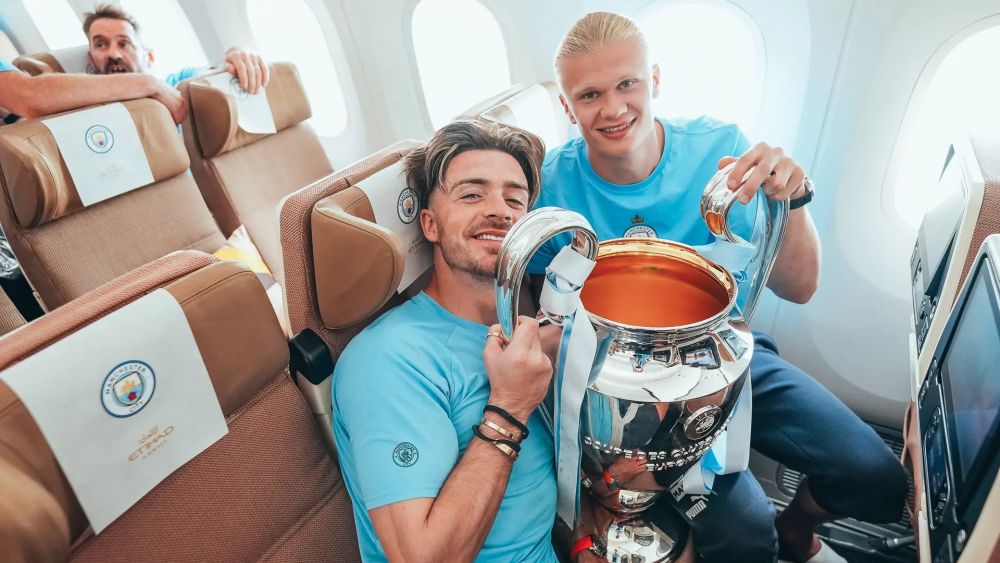 Cele mai tari imagini cu superstarurile lui Manchester City! Cum s-au bucurat jucătorii în avion, după ce au câștigat UCL_5