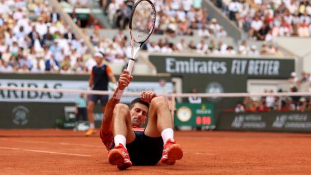 
	Djokovic a căzut de două ori, dar a câștigat primul set al finalei Roland Garros! Ruud, pierzător după 81 de minute
