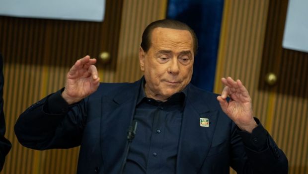 
	&rdquo;Silvio Berlusconi va fi mereu alături de noi&rdquo;. Mesajul lui AC Milan la moartea fostului patron + reacțiile lui Carlo Ancelotti și Gianluigi Buffon
