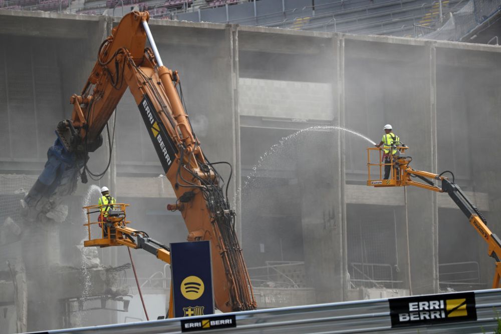 Lucrurile se mișcă mai repede în Spania! A început deja demolarea legendarului stadion Camp Nou_3