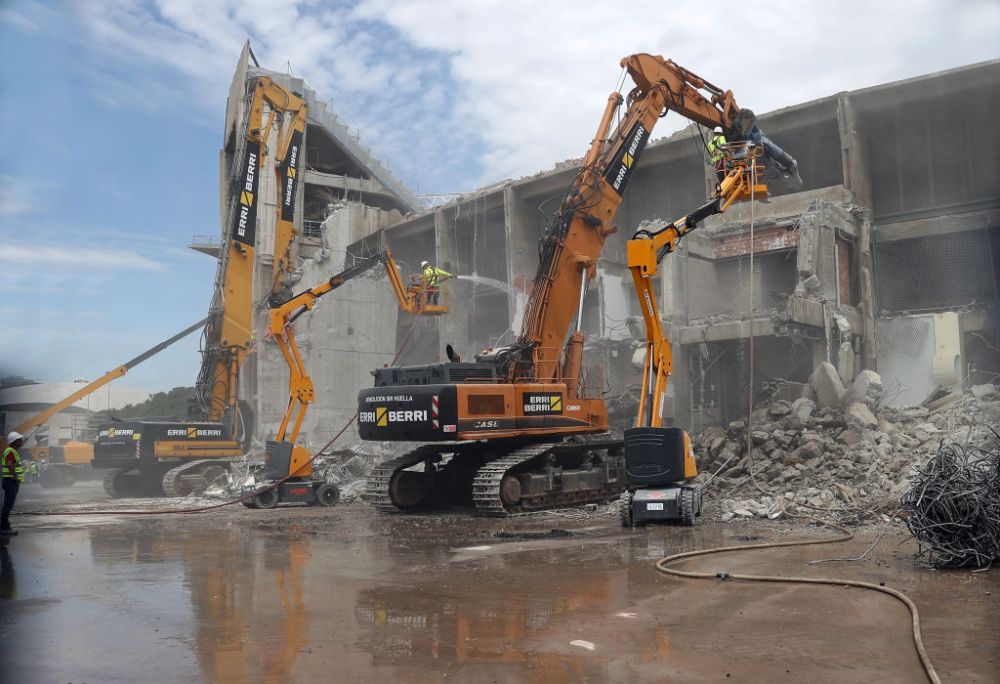 Lucrurile se mișcă mai repede în Spania! A început deja demolarea legendarului stadion Camp Nou_5