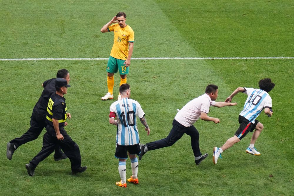 Cine este românul care a jucat împotriva lui Lionel Messi în amicalul Argentinei disputat în China_5