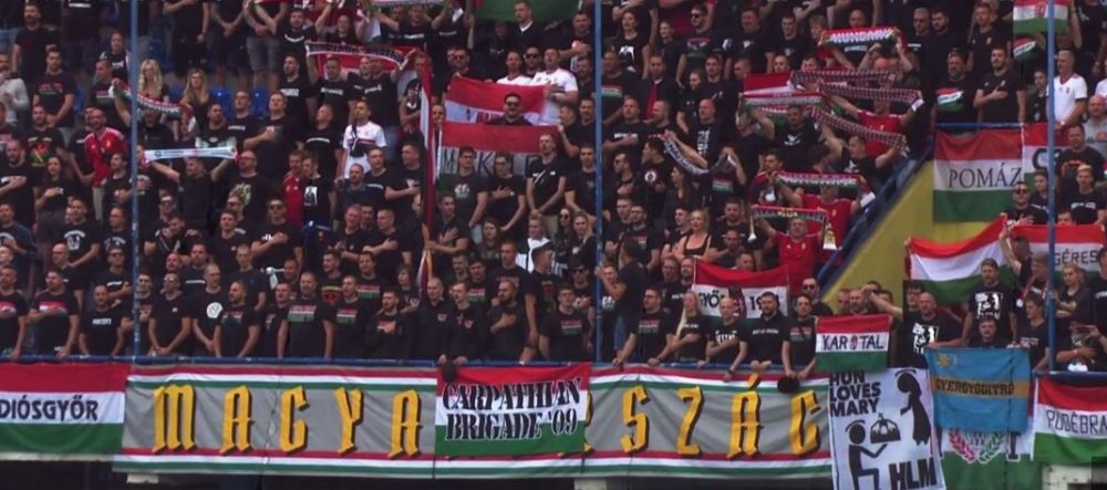 Fanii Ungariei au afișat un steag ”cu dedicație” pentru România!_1