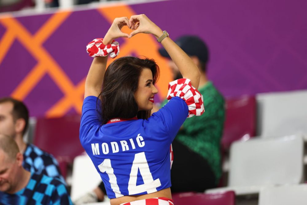 Doar nu lipsea ea! Ivana Knoll și-a pus cea mai scurtă fustă și a mers să susțină Croația în finala Nations League _129