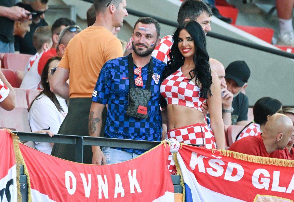Doar nu lipsea ea! Ivana Knoll și-a pus cea mai scurtă fustă și a mers să susțină Croația în finala Nations League _26