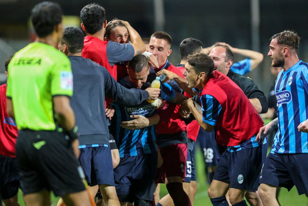 Un fotbalist român și-a ajutat clubul să se întoarcă în Serie B după 50 de ani!_9