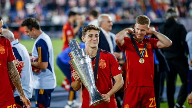 
	Jenant! Fanii madrileni au început să îl huiduie pe Gavi și să jignească Barcelona la petrecerea naționalei Spaniei după finala Nations League&nbsp;
