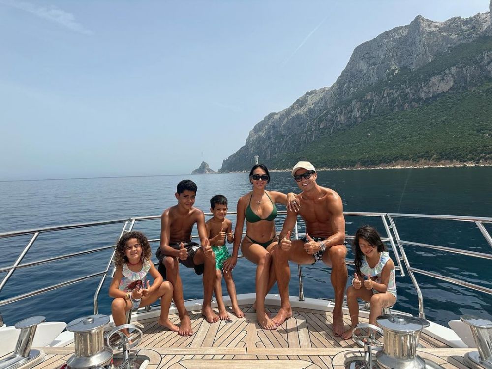 Georgina Rodriguez, apariție sexy în cel mai minuscul bikini! Imagini din vacanța cu Cristiano Ronaldo de pe yachtul de 6 milioane de euro _6