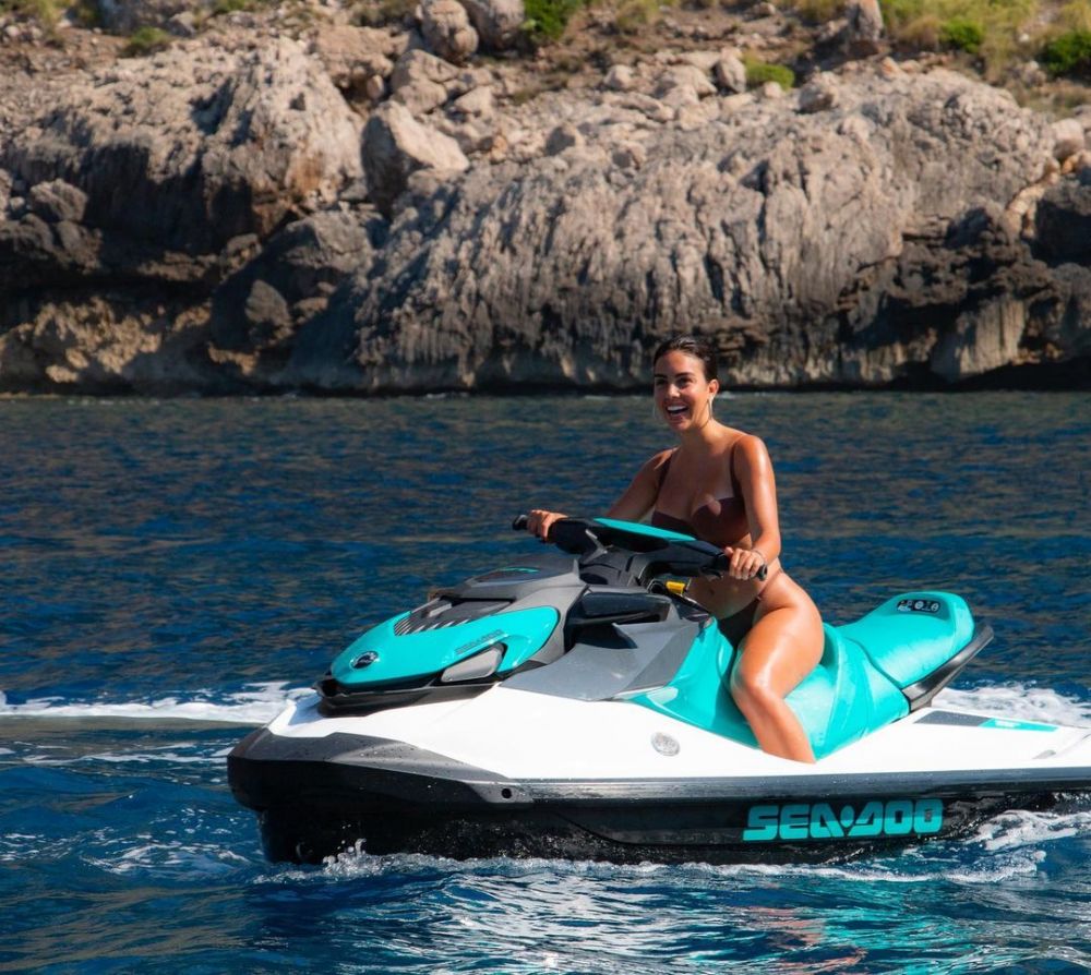 Georgina Rodriguez, apariție sexy în cel mai minuscul bikini! Imagini din vacanța cu Cristiano Ronaldo de pe yachtul de 6 milioane de euro _62