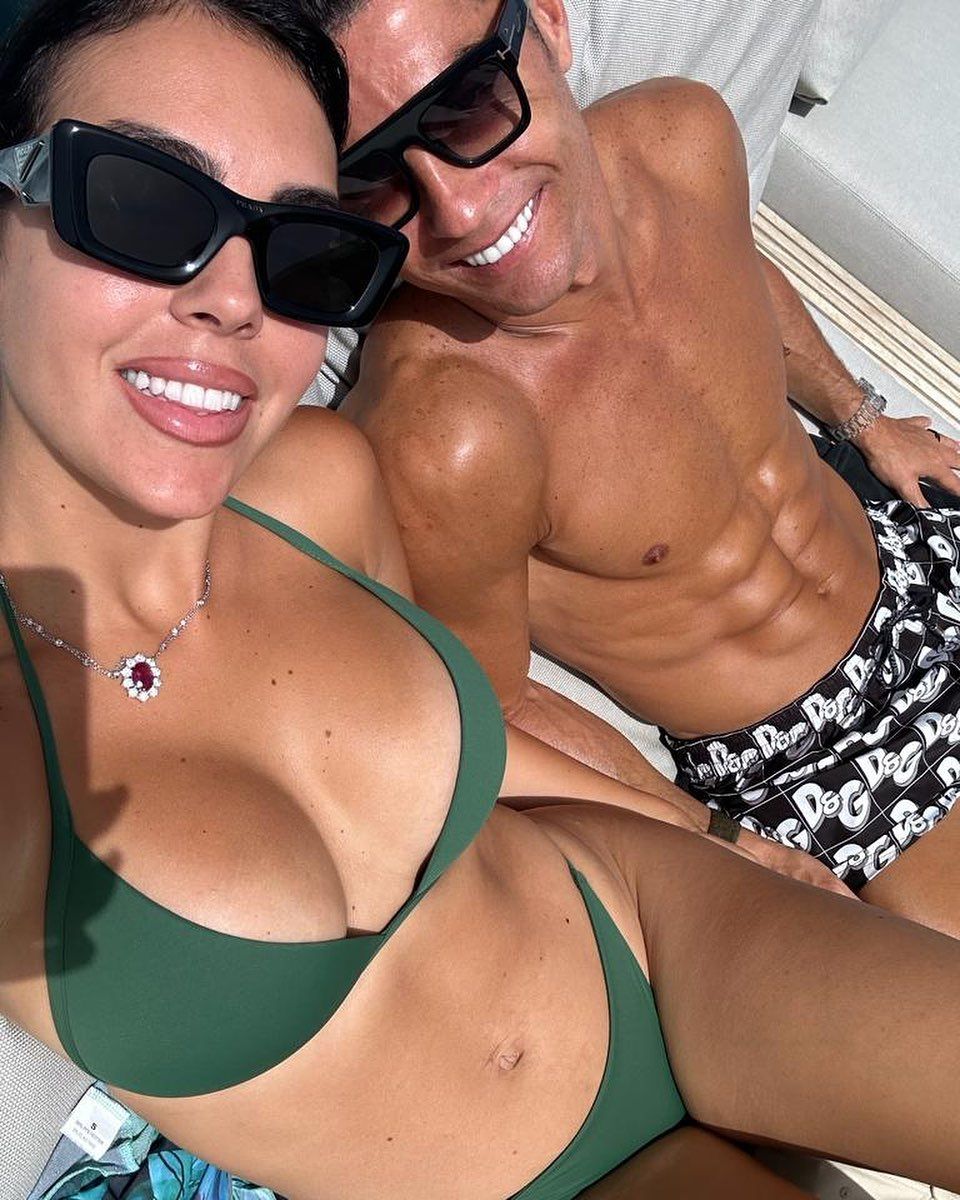 Georgina Rodriguez, apariție sexy în cel mai minuscul bikini! Imagini din vacanța cu Cristiano Ronaldo de pe yachtul de 6 milioane de euro _9