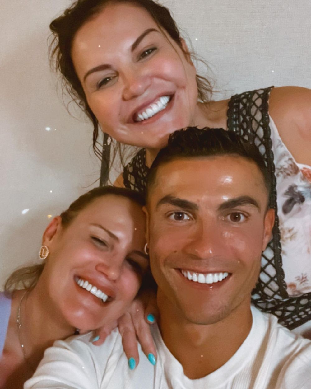 „Mama Dolores a vrut să facă avort!” Dezvăluire neașteptată a surorii lui Ronaldo: „Să-l sărbătorim pe perfectul dintre imperfecți!” _4