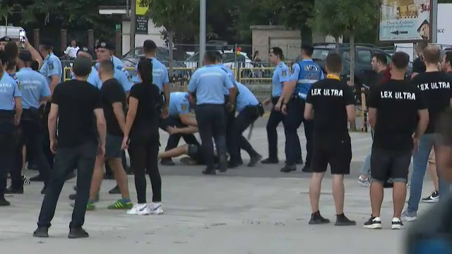 Incidente violente pe stadion la România - Ucraina, la EURO U21! Fanii din "Uniți sub tricolori", scoși afară de pe arenă_1