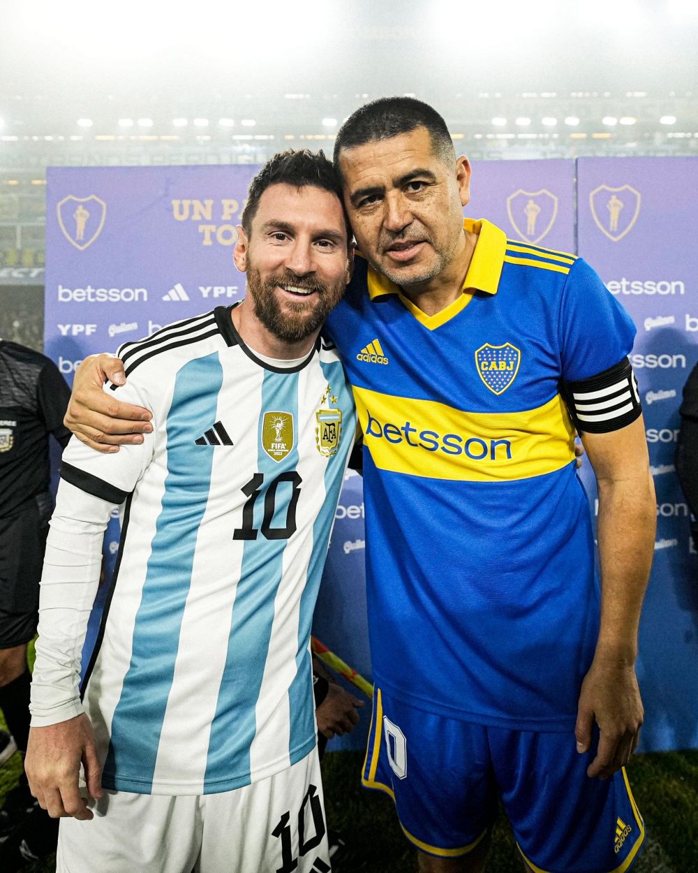 Fanii lui Boca Juniors, cerere inedită pentru 'rivalul' Leo Messi! A jucat pe La Bombonera, la meciul retragerii idolului său, Riquelme _3